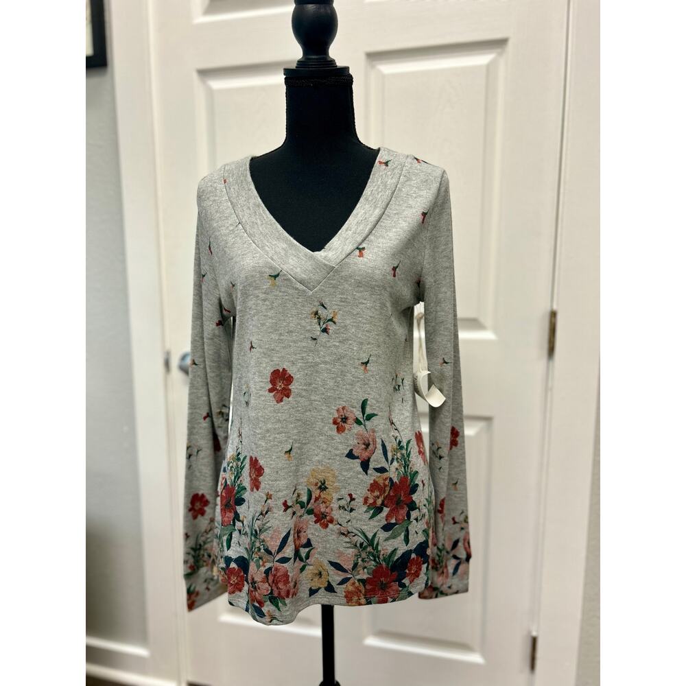 Light weight floral v neck sweater